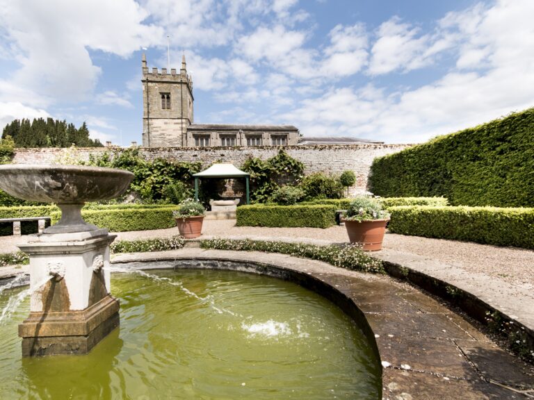 Coughton Court by Barry Skeates, CC BY 2.0