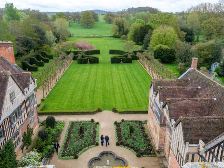 Rooftop view Coughton Court By Tristan Surtel, CC BY-SA 4.0