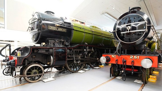 Green Arrow and 251 at the Danum Gallery, by kitmasterbloke, CC by 2.0