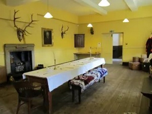 Servants Table