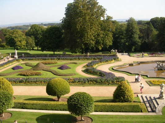Parterre-in-the-gardens-of-Waddeson-Manor-Giano
