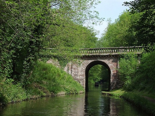 Avenue Bridge by Roger Kidd, CC BY-SA 2.0