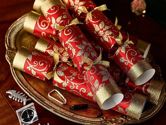 Poinsetta crackers